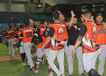 Águilas desató su potente ofensiva para batir a Bravos