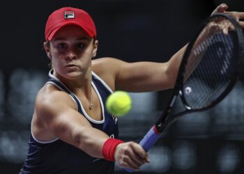 Barty y Svitolina disputarán el título de Finales WTA