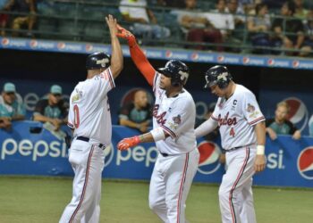 Caribes venció a Bravos en noche inspirada de René Reyes