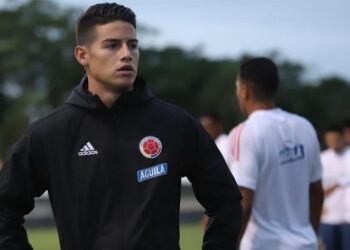 James Rodríguez se lastima rodilla y es baja de Colombia ante Perú