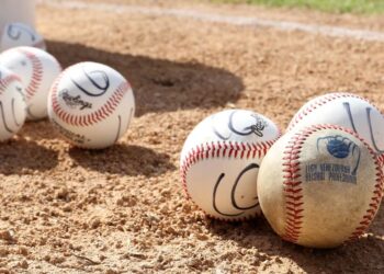 Leones y Navegantes intercambiaron receptores