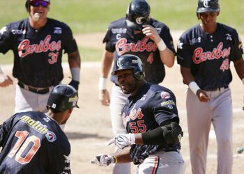 Denis Phipps se ensañó contra el pitcheo del Caracas