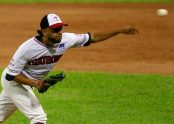 Tiburones aprovechó las fallas de Tigres para superarlo en Caracas