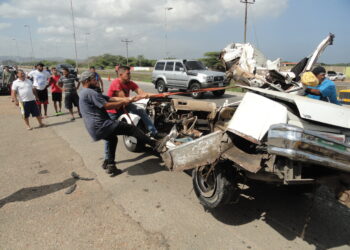 Choque de vehículos dejó dos muertos y dos heridos