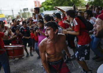 La pasión de la barra del  Caracas FC sobrevive a la crisis venezolana