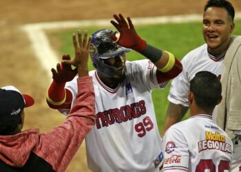 Danry Vásquez le dio el triunfo a un inspirado Tiburones sobre Bravos