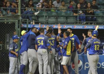 Navegantes retomó la senda del triunfo al batir a Caribes (+Fotos)