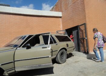Hallaron cadáver de una mujer en la autopista de Oriente