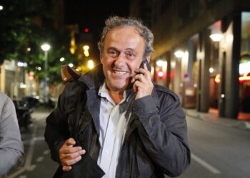 Comité de FIFA quiere que Platini devuelva pagos