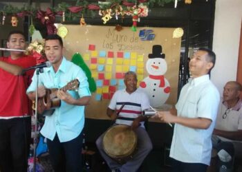 Estudiantes de la USM donaron alegrías en navidad