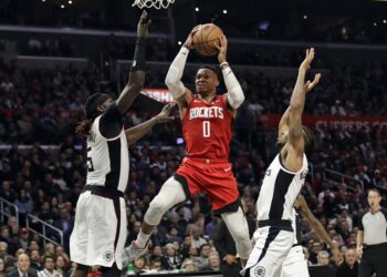Rockets vence 122-117 a Clippers; Westbrook anota 40 puntos