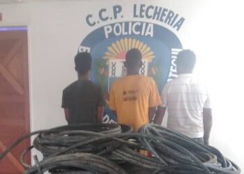 Capturaron a tres señalados de hurtar cables de teléfonos en Lechería