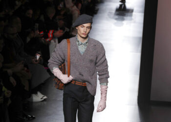 Dior causa revuelo con su colección para caballeros en París