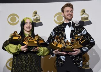 Cosas de familia: Billie Eilish, Finneas arrasan en Grammys (+Fotos)