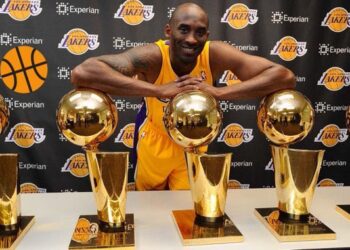 Astro de los Lakers Kobe Bryant murió en accidente de helicóptero en Los Ángeles