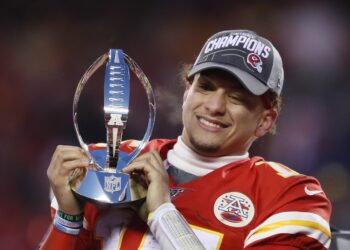 Chiefs y 49ers acertaron con quarterbacks y van a Super Bowl