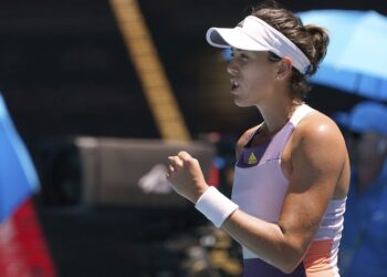 Muguruza y Halep chocarán en semifinales de Australia
