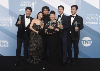 “Parasite” se alza con el máximo premio en los SAG