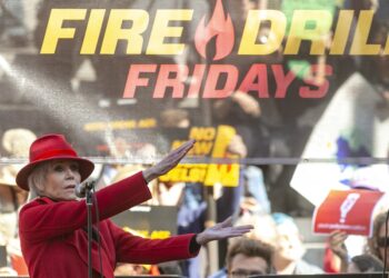Jane Fonda lleva la lucha por el cambio climático a Los Ángeles antes de los Oscar