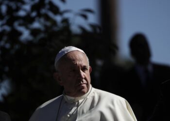 Papa visitará región italiana envenenada por vertido de desechos tóxicos