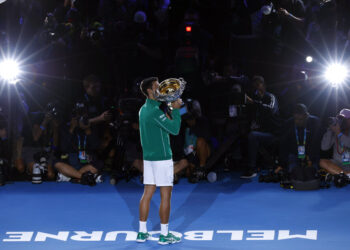 Djokovic supera a Thiem y se corona en Australia por octava vez