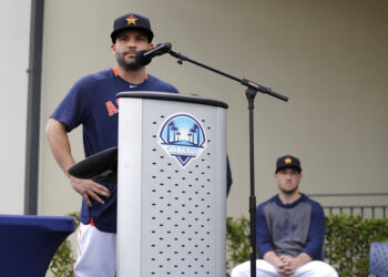 Altuve y Bregman se disculparon por robo de señas