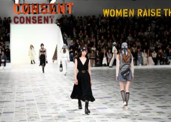 Dior invoca al #MeToo en pasarela con inspiración feminista