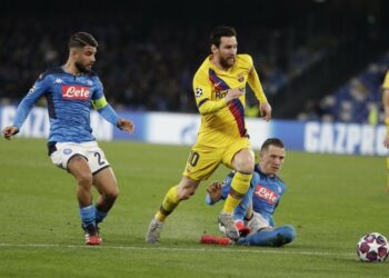 Con un tímido Messi Barcelona rescata un empate frente al Napoli