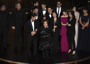 “Parasite” gana mejor película y hace historia en los premios Oscar (+Fotos)