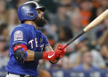 Rougned Odor busca mejorar su bateo con ayuda de Víctor Martínez