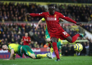 Invicto Liverpool gana y toma ventaja de 25 puntos en la Liga Premier