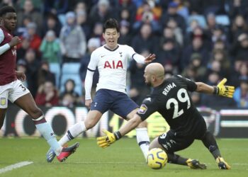 Tottenham gana y ya es quinto de la Premier