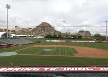 Tras un receso manchado por el robo de señas los campos de entrenamiento de la MLB abrieron sus puertas