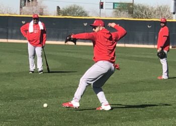 Eugenio Suárez avanza a paso firme en su proceso de rehabilitación física