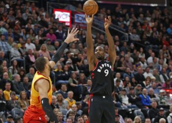 Ibaka ayuda a que Raptors doblegue a Jazz