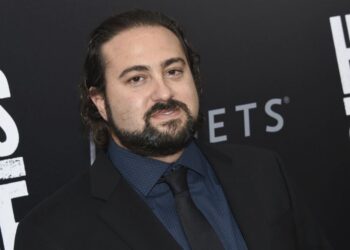 Jakubowicz honra a su familia, y a Marceau, con “Resistance”