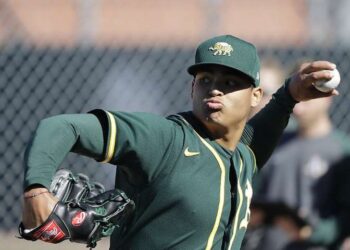 Jesús Luzardo impresiona a todos en Oakland