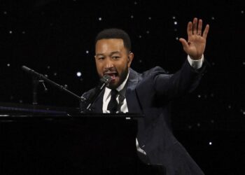 Artistas realizan conciertos caseros para paliar estrés por pandemia del COVID-19