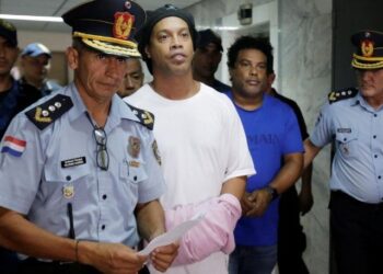 Juez paraguayo rechaza prisión domiciliaria para Ronaldinho