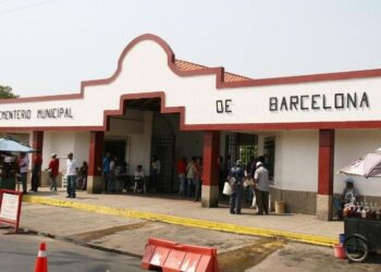 Sin permisos entierran a personas fallecidas