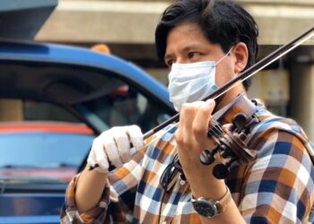 Ensamble Bohème llevó un regalo musical a vecinos de Lechería para mitigar estrés por medida de aislamiento social