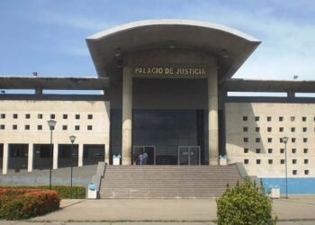 Arrestaron a un hombre por pegarle a su mujer