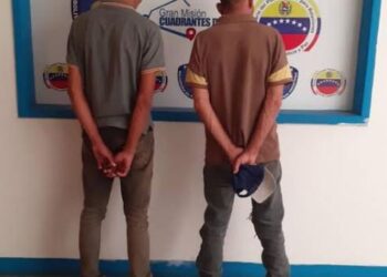 Atraparon a tres jóvenes con armas y prendas militares en San Mateo