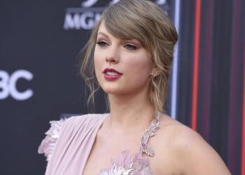 Taylor Swift ayuda a tienda de discos en Nashville cerrada por la pandemia de coronavirus