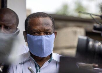 FIFA suspende a presidente del fútbol haitiano