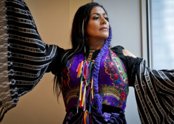 Lila Downs lanza canción benéfica "El silencio"