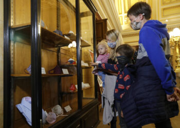 Se inaugura en Praga exposición de máscaras para coronavirus
