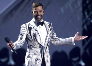 Ricky Martin canaliza su ansiedad por la pandemia en "Pausa"