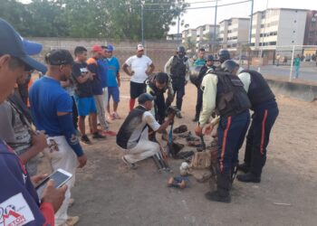 Policías realizaron operativo por la cuarentena social en condominio de Mesones