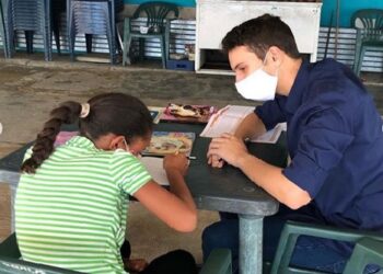 Niños de Lechería recibieron apoyo educacional